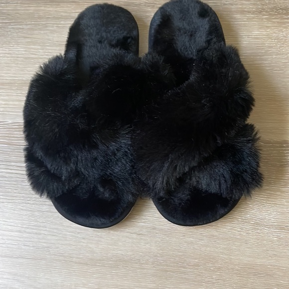 Fuzzy Slippers - Picture 3 of 3